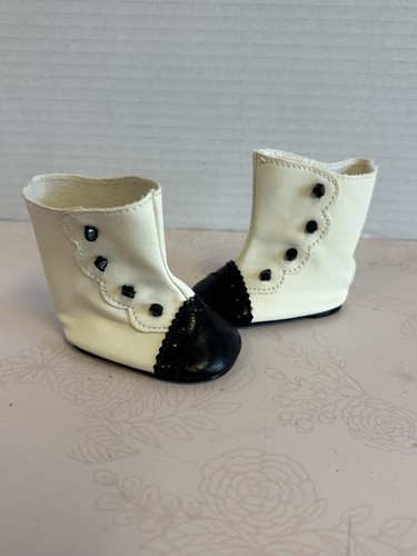 Autentiche scarpe per bambole